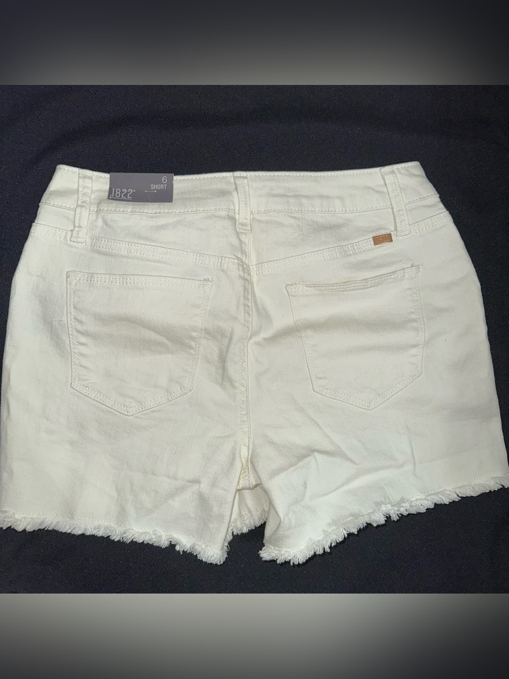 1822 Denim Off-White women’s Frayed Hem Shorts size 6 NWT - Picture 2 of 9